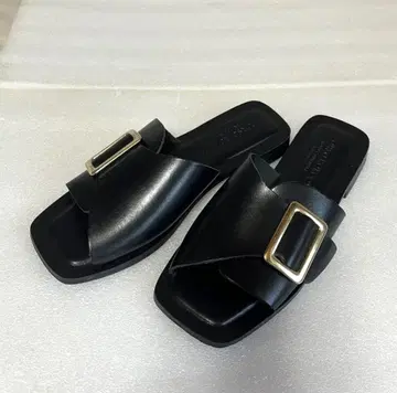 블랙 컴포트 샌들 골드 버클