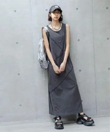 PAGEBOY 샌드 빈티지 절개 원피스