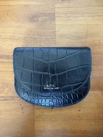 A.P.C. 컴팩트 지갑 블랙