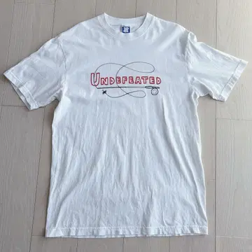 UNDEFEATED 티셔츠 화이트