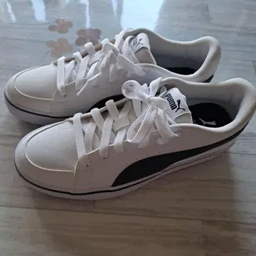 Puma 화이트/네이비 스니커즈