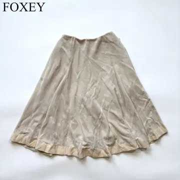 FOXEY 폭시 플레어 베이지 스커트 고급스러운 성인 모드 스타일