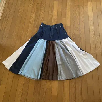 리메이크 데님 & 멀티 컬러 플레어 스커트