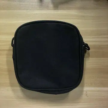 나일론 블랙 스퀘어 숄더백