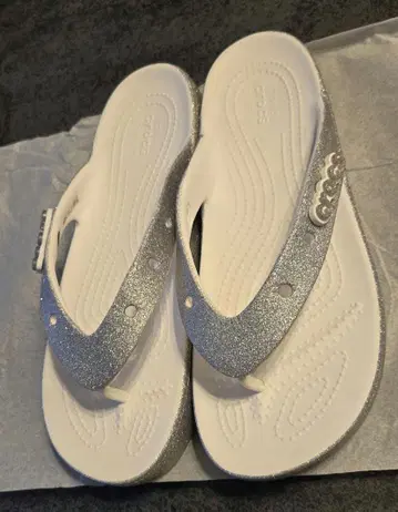 Crocs 실버 글리터 W9 비치 샌들