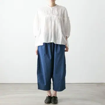 UNIVERSAL TISSU 밴드 카라 개더 볼륨 블라우스