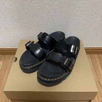 닥터마틴 샌들