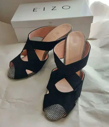 EIZO 크로스 스트랩 뮬 샌들 블랙 24