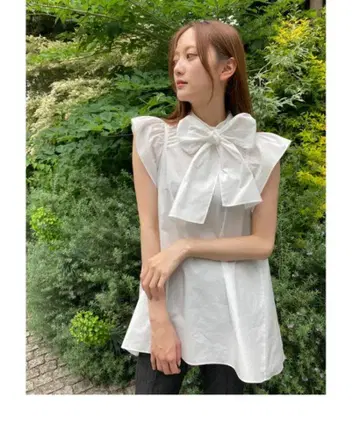 CELFORD 백리본 플레어 소매 상의