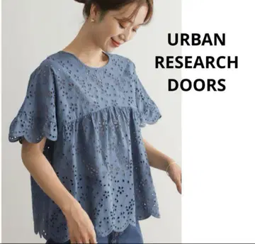URBAN RESEARCH DOORS 아일렛 레이스 페플럼 블라우스