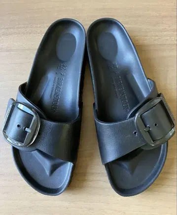 이번 시즌 상품 [ BIRKENSTOCK ] 블랙 샌들 37/24cm