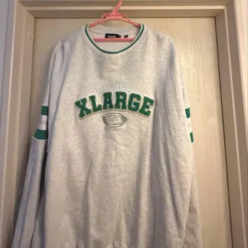 XLARGE 회색 x 초록 맨투맨