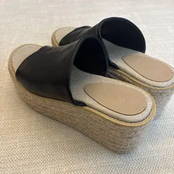 [새상품급] ACYM 통굽 샌들