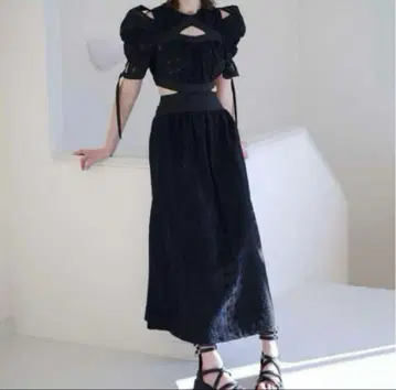 스나이델 스위칭 데콜테 오픈 원피스 블랙 롱
