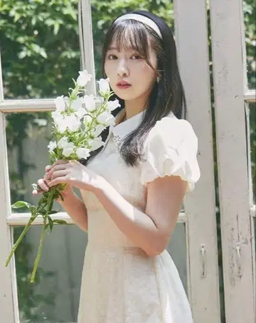 [오치 유라노 착용] 플라워 컷 벌룬 슬리브 시어 플라워 원피스
