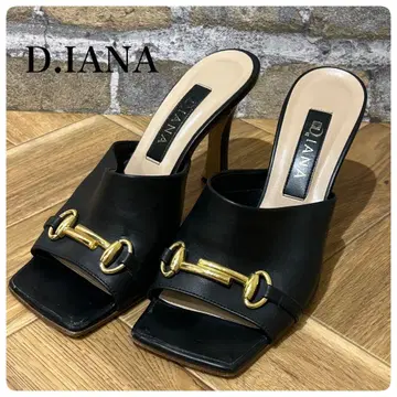 D.IANA 블랙 뮬 골드 금장 장식
