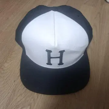 HUF 캡 화이트/블랙