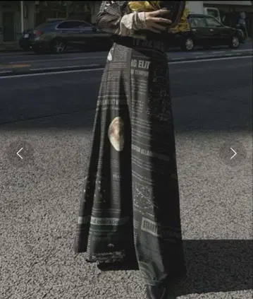 Ameri UND SPACE NEWSPAPER PRINT SKIRT