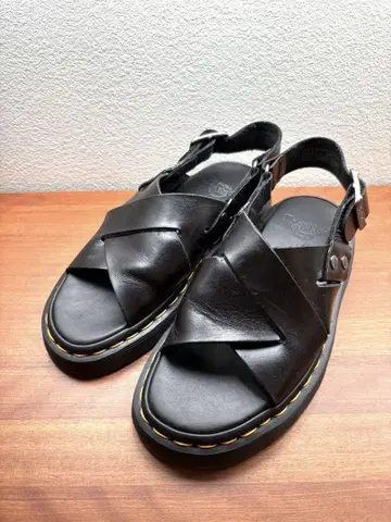 Dr. Martens 샌들 ZANE