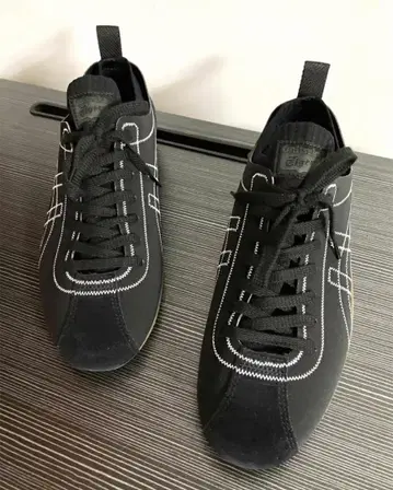 오니츠카타이거 스크로우 블랙
