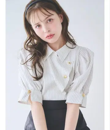dazzlin 멀티 버튼 디자인 블라우스
