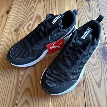 [미사용 새상품] PUMA 여성용 스니커즈 24.5cm