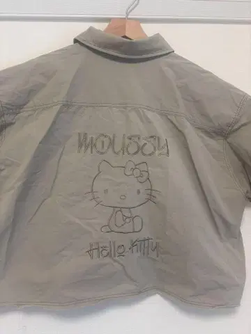 moussy HELLO KITTY CROPPED 셔츠