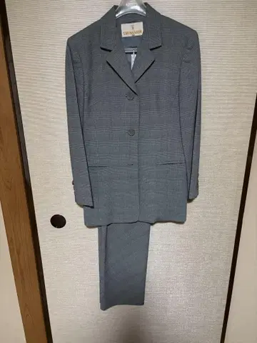 TRUSSARDI 그레이 체크 무늬 수트 40