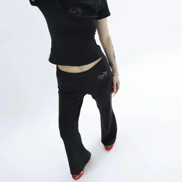 FUZZYKON 블랙 플레어 팬츠 프릴 허리 플레어 프린트