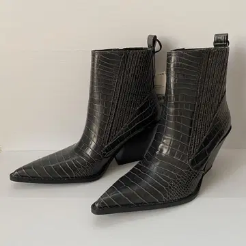 새상품 ZARA 엠보 사이드 고어 숏부츠 그레이 스틸레토
