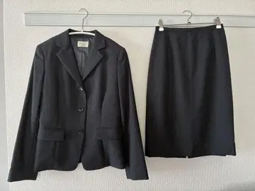 Aylesbury 7호 블랙 정장 자켓과 스커트