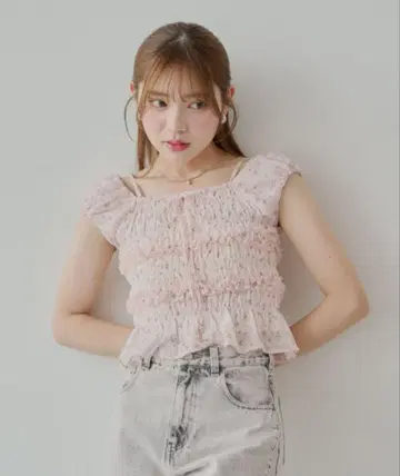 CHICO 시어 플라워 셔링 프렌치 블라우스 치코 핑크