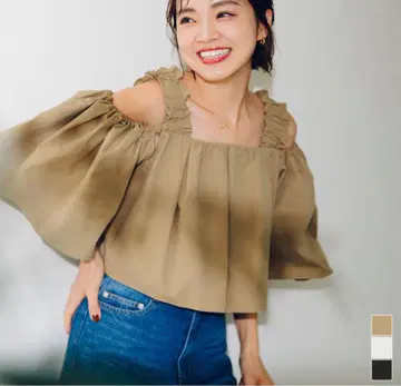 urs 프릴 숄더 상의 카멜 M