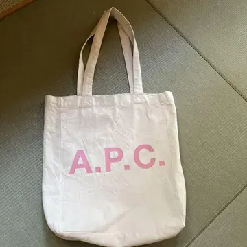 A.P.C. 로고 토트백 화이트