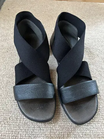 크로스 스트랩 블랙 샌들 캠퍼 라이트니나 24cm 38