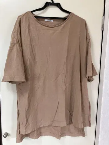 수입 베이지 오버 사이즈 티셔츠