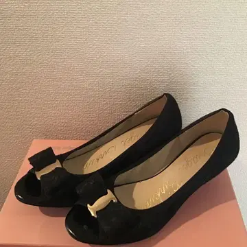 브리짓 버킨 블랙 리본 펌프스 샌들 23