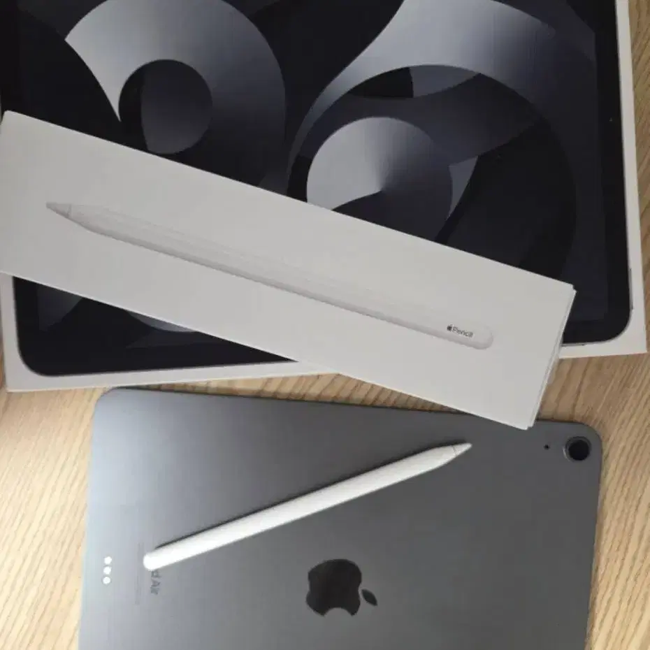 APPLE | 애플 iPad Air 5 64GB + Apple Pencil 2nd generation