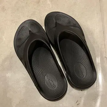 Oofos 블랙 플립플랍