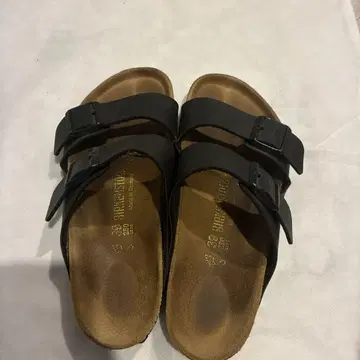 Birkenstock 블랙 샌들 39