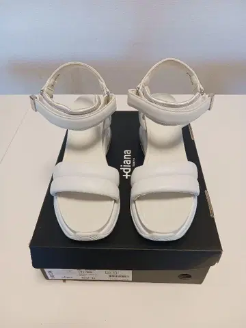 +diana 화이트 스포츠 샌들 (24.5cm) 새상품