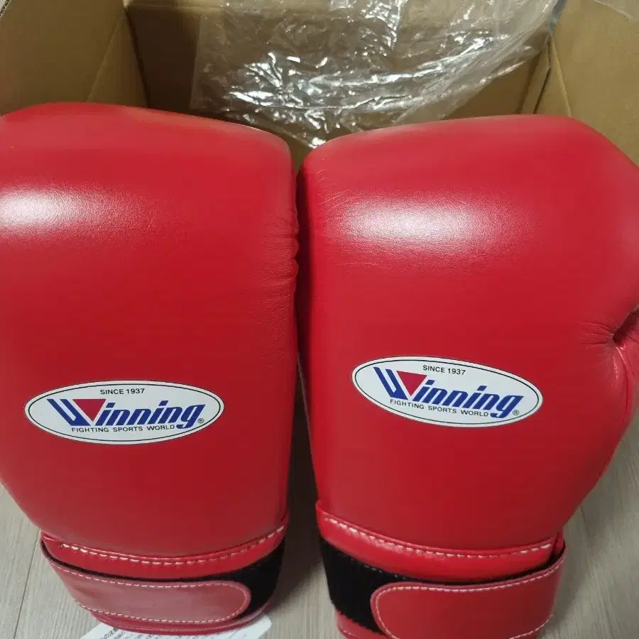 Winning Boxing Gloves Red 14oz New on Bunjang Global Site.