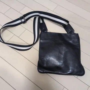 BALLY 블랙 가죽 숄더백