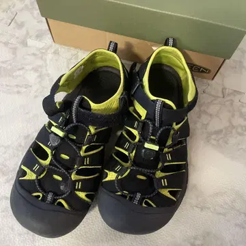 KEEN 아웃도어 샌들 블랙/라임그린 25.5cm