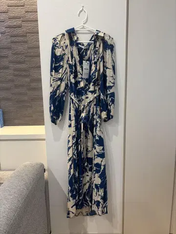 ZARA 네이비 & 베이지 랩 원피스