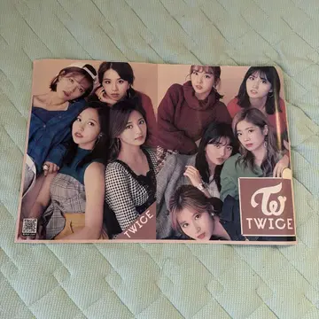 TWICE 포스터