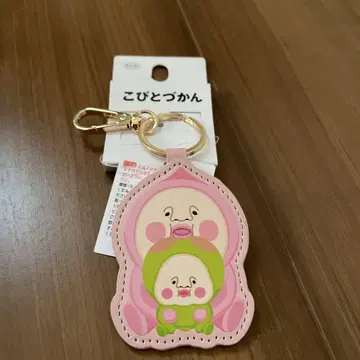코비토 도감 카쿠레 모모지리 스모모노우치 앉은 자세 키링 참