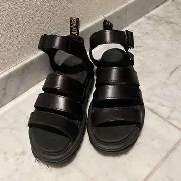 [사용감 있음] Dr. Martens 닥터마틴 BLAIRE 샌들