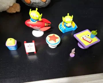 52TOYS ALIENS pizza PLANET