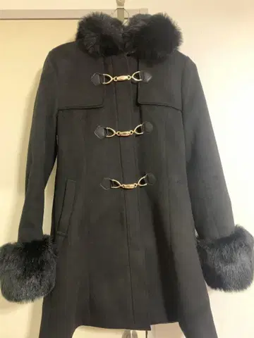 퍼 블랙 롱 코트